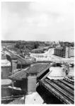 Die 1926 in Betrieb genommene doppelstöckige Drehbrücke über den Pregel am Königsberger Hauptbahnhof diente im oberen Teil dem Schienenverkehr, der untere war für den Straßenverkehr freigegeben. Im aufgedrehten Zustand gab die Brücke zwei Schiffsdurchfahrten von je 17,5 Metern frei.  Nach erheblichen Zerstörungen im 2. Weltkrieg wurde die Brücke nicht mehr im alten Zustand aufgebaut. Heute ist hier eine Hebebrücke vorhanden. (1932) <i>Foto: RVM</i>