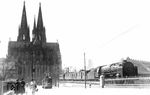 02 007 (Bw Hamm/Westf) verlässt vor D 3 den Kölner Hauptbahnhof. Die Lok wurde 1939 in die Zwillingsmaschine 01 236 umgebaut. (1927) <i>Foto: DLA Darmstadt (Bellingrodt)</i>