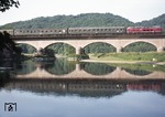Starleistung der Kölner 215 war die Bespannung des DC 941 "Werraland" (Köln - Kassel), hier auf der Siegbrücke bei Merten. (09.06.1975) <i>Foto: Peter Schiffer</i>