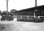 Der Kaelble Z4 Express, ein 6 Zylinder Diesel mit 72 PS und einem Gewicht von	2,6 t, diente in Berlin-Anhalter Güterbahnhof als Test- und Vorführ-Fahrzeug für die Präsentation der Culemeyer-Fahrzeuge. (27.04.1933) <i>Foto: RVM</i>