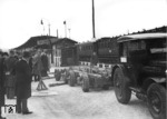 Präsentation des ersten Culmeyer-Straßenrollers in Berlin- Anhalter Güterbahnhof. Unter dem Namen „Fahrbares Anschlussgleis“ war der Straßenroller am 29. November 1931 von seinem Erfinder, Reichsbahndirektor Dr.-Ing. Johann Culemeyer, beim Patentamt angemeldet worden. (27.04.1933) <i>Foto: RVM</i>
