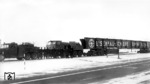 Fotopause auf der Reichsautobahn mit den Beteiligten dieses Schwertransports der Eisenbaufirma Schiege aus Leipzig. Die Autobahnen wurden für diese Transporte komplett gesperrt, was mitten im Krieg angesichts des Fahrverbots für private Pkw wohl zu keinen größeren Problemen führte. (1942) <i>Foto: RVM</i>