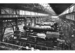 Eine stattliche Reihe preußischer P 8 (Baureihe 38.10) warten in der Halle eines unbekannten Werkes auf Fertigstellung. (1921) <i>Foto: RVM</i>