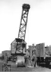So lautet der Titel dieses Fotos, das der RVM-Fotograf Steiner im Bw Minsk aufnahm. Die dreckige und körperlich anstregende Arbeit der Beladung von Kohlehunten musten russische Kriegsgefangene in Handarbeit erledigen. (1941) <i>Foto: RVM (Steiner)</i>