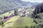 Blick in das idyllische Siegtal bei Kleehahn mit 052 404 vor Üg 69618. (06.06.1975) <i>Foto: Peter Schiffer</i>