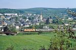 Im Siegtal bei Mudersbach ist 111 168 vor E 3778 (Siegen - Köln) unterwegs. (16.05.1982) <i>Foto: Wolfgang Bügel</i>