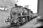 Aus einem entgegenkommenden Zug wurde die in Uffenheim rangierende 54 1592 fotografiert. 3 Wochen später (am 11. Juni 1956) wurde sie abgestellt. (05.1956) <i>Foto: Kurt Eckert</i>