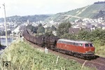 216 052 + 044 121 verlassen mit einem leeren E-Wagenzug die Moselbrücke bei Güls. (17.07.1971) <i>Foto: Peter Schiffer</i>