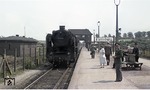 50 1746 läuft vor D 148 aus Nyborg/Dk in den Bahnhof Flensburg ein.  (02.08.1957) <i>Foto: Walter Hollnagel</i>