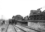 Panzerverladung auf einem unbekannten Bahnhofs Russlands. (1943) <i>Foto: RVM / Bandelow</i>