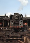 01 0505-6 im Bw Hamburg-Altona. Beachtenswert sind die beiden ineinandergreifenden 23m-Drehscheiben.  (07.04.1972) <i>Foto: Peter Schiffer</i>