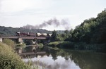044 177-4 (44 1178) überquert mit Dg 53067 die Siegbrücke bei Blankenberg. (21.06.1974) <i>Foto: Peter Schiffer</i>