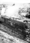Eine 900 mm Henschel-Schmalspurlok der Bauart Kitson-Meyer in der Grube Numersdorf während Versuchsfahrten vom 15.-27.April 1939. (1939) <i>Foto: Slg. Eisenbahnstiftung</i>