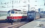 In Aachen Hbf übernimmt SNCB-Lok 125.013 (Baujahr 1961) einen Schnellzug von 112 309. (04.1969) <i>Foto: Robin Fell</i>