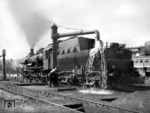 38 3182 vom Bw Mannheim beim Wasserfassen im Bw Heilbronn. (28.08.1966) <i>Foto: Heinz Hangarter</i>