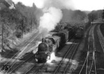 78 450 verlässt mit einem stilreinen preußischen Abteilwagenzug den Abstellbahnhof von Aumühle. (07.1954) <i>Foto: Walter Hollnagel</i>