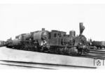 Die 1904 bei Henschel (Fabr-Nr. 6845) gebaute pr. T 3 in einer Vergleichsaufnahme vor der Einheitslok 03 082 (ohne Vorwärmer !) in Rostock. (1933) <i>Foto: DLA Darmstadt</i>