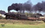 58 3004 beschleunigt ihren Güterzug aus Dennheritz (zwischen Glauchau und Meerane). (06.10.1977) <i>Foto: Peter Schiffer</i>