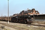 58 3036-9 vor dem schönen Bahnhofsgebäude von Mittweida. (09.03.1977) <i>Foto: Peter Schiffer</i>