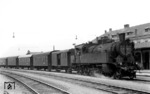 Lok 77.67 hatte ihren Ursprung in der ehemaligen Südbahn Reihe 629.01–15 (Baujahre 1913–15). Die Loktype war fast bis zum Ende der Dampftraktion in Österreich im Einsatz. Das Bild zeigt 77.67 im Bahnhof Bruck an der Mur. (1957) <i>Foto: Slg. Eisenbahnstiftung</i>