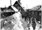 Ankunft eines Wintersportzuges im Bahnhof (Feldberg-)Bärental, dem mit 967 m höchst gelegenen Regelspurbahnhof Deutschlands. (1932) <i>Foto: RVM</i>