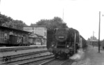 24 018 verlässt den Bahnhof Rahden in Ostwestfalen. (1952) <i>Foto: Quebe</i>