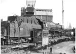 01 100 wendet auf der Drehscheibe ihres Heimat-Bw in Köln Bbf. (1961) <i>Foto: B. Schwarz</i>