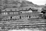 Das Dienstgebäude des Bahnbetriebswerkes Linz am Rhein. (1951) <i>Foto: Fischer</i>