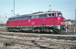 Vorserienlok 216 005 (Krupp, Baujahr 1961) kam 1973 aus dem hohen Norden ins Ruhrgebiet. Bis zu ihrer Abstellung am 02.05.1979 war sie beim Gelsenkirchen-Bismarck stationiert. Hier steht sie im Bw Oberhausen-Osterfeld. (06.03.1979) <i>Foto: Manfred Kantel</i>