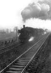 Stimmungsvolle Gegenlichtaufnahme der 38 3218 bei Bienenbüttel auf der Strecke Lüneburg - Uelzen. (21.01.1952) <i>Foto: Walter Hollnagel</i>
