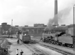 Blick in das Bw Duisburg Hbf mit den Lokomotiven 41 010 (am Wasserkran), 38 3075 (rechts) sowie einer weiteren unbekannten P 8. (1950) <i>Foto: Willi Marotz</i>