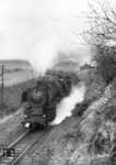 Mit voller Kraftanstrengung befördert 01 081 den D 157 (Saarbrücken - Düsseldorf) auf der Rampe zwischen Blankenheim und Schmidtheim. (02.1967) <i>Foto: Peter Deicke</i>