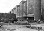 Im Dezember 1949 verließ die 600. ausgebesserte Lok als letzte das ehemalige "Stahlwerk Braunschweig" in Salzgitter. Anfang 1950 wurde die Halle 2 - neben anderen - auf Befehl der britischen Militäregierung demontiert.  (1947) <i>Foto: Hans Berkowski</i>