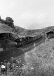 01 108 vor D 157 (Saarbrücken - Düsseldorf) bei Jünkerath. (04.1968) <i>Foto: Peter Deicke</i>
