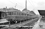 ET 55 06 im Bahnhof Esslingen, die bis 16. Oktober 1964 amtlich Eßlingen (am Neckar) geschrieben wurde. (21.06.1957) <i>Foto: Kurt Eckert</i>