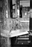 Auch der Toilettenraum im Ap4üm Rheingold-Großraumwagen ließ für damalige Verhältnisse keine Wünsche offen. (1962) <i>Foto: Bustorff</i>