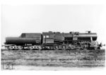 Die Baureihe 52 war die erste sog. Kriegslok, die aus der Konstruktion der Baureihe 50 hervorging. Geplant war der Bau von mehr als 15000 Maschinen, allein in den Jahren 1943 und 1944 forderte die Wehrmacht jeweils 7500 Maschinen an. Insgesamt wurden mehr als 7.000 Loks hergestellt. Im September 1942 ging 52 001 zusammen mit 50 377 auf Propagandafahrt quer durch Deutschland. Der bei Borsig gebaute Prototyp wurde erstmals in Wien-Jedlesee präsentiert. (24.09.1942) <i>Foto: RVM</i>