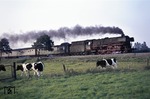 012 100-4 (01 1100) vor dem abendlichen E 2738 (Norddeich - Wuppertal - Köln) bei Neermoor. (21.08.1974) <i>Foto: Peter Schiffer</i>