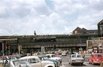 01 0535 läuft vor D 1333 (Hamburg - Berlin) in Berlin-Zoologischer Garten ein. Nach der Stilllegung von Fern- und Kopfbahnhöfen im Westsektor von Berlin am 18. Mai 1952 war er der einzige verbleibende Fernbahnhof in West-Berlin. (29.07.1973) <i>Foto: Peter Schiffer</i>