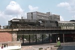 01 0532-0 verlässt Berlin-Zoologischer Garten vor einem Schnellzug Hamburg - Berlin. (29.07.1973) <i>Foto: Peter Schiffer</i>