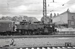 74 910 (Hohenzollern) wurde am 06.01.1913 als "Essen 7721" in Dienst gestellt. Ihre aktive Dienstzeit beschloss sie beim Bw Wiesbaden, wo sie am 04.05.1964 ausgemustert wurde. (16.08.1961) <i>Foto: Helmut Röth *</i>