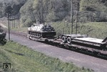 Im Güterzug von 50 1352 (vgl. Bild-Nr. 3936) lief dieser VTR M88-Panzer der Bundeswehr mit. (04.1965) <i>Foto: Mike Harper</i>