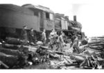 Die zuletzt in der RBD Danzig beheimatete 55 3027 im Osteinsatz an einer Lagerstelle für Anheizholz. (1943) <i>Foto: RVM</i>