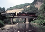 24 009 mit einem Sonderzug im Ahrtal bei Walporzheim. Dem Führerstand unverkennbar entwachsen der Gremberger Heizer A. Lind. (12.06.1973) <i>Foto: Peter Schiffer</i>