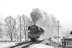 Im März 1979 lief der Zugverkehr auf Rügen nach der Schneekatastrophe weitestgehend wieder normal. 03 0046 brettert mit dem D 270 "Meridan" bei Sagard, kurz vor Sassnitz heran. (03.03.1979) <i>Foto: Wolfgang Bügel</i>