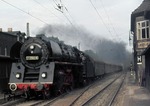 01 0501-5 (01 501) läuft vor E 805 (Leipzig - Saalfeld) in Leipzig-Leutzsch ein. (05.09.1976) <i>Foto: Peter Schiffer</i>