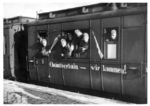 Der Schlachtruf an dem preußischen Abteilwagen bezieht sich auf Arthur Neville Chamberlain, der von 1937 bis 1940 Premierminister Großbritanniens war. Zwei Tage nach dem Überfall Deutschlands auf Polen, erklärte die Regierung Chamberlain am 3. September 1939 Deutschland den Krieg. (1939) <i>Foto: Slg. Eisenbahnstiftung</i>