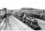 Die 1926 bei Henschel für die Lübeck-Büchener-Eisenbahn (LBE) gebaute S 10.2 läuft unter der LBE-Betriebsnummer 22 vor D 7 (Hamburg - Warnemünde) in den Lübecker Hauptbahnhof ein. Ab 1938 erhielt sie die Reichsbahnnummer 17 309 (II) und wurde am 20.09.1948 ausgemustert. (1926) <i>Foto: DLA Darmstadt</i>