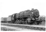 44 006 gehörte zu der ersten Serie von 10 Lokomotiven, die ab 1926 als Dreizylinderloks in Konkurrenz zu den Zweizylinder Maschinen der Baureihe 43 gebaut wurden. Nachdem der Vergleich zugunsten der Baureihe 44 ausgegangen war, lief ab 1937 die Produktion von fast 2000 Maschinen der Baureihe 44 an. Das Bild zeigt 44 006 im Bahnhof Pressig-Rothenkirchen an der Frankenwaldbahn. (1930) <i>Foto: DLA Darmstadt</i>