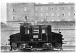 Vorführung der elektrischen Lok "Wien 1" bei der Lokfabrik Floridsdorf, die als Versuchslok von K´ri´zik auf der Wiener Verbindungsbahn eingesetzt wurde. (1906) <i>Foto: RVM-Archiv</i>